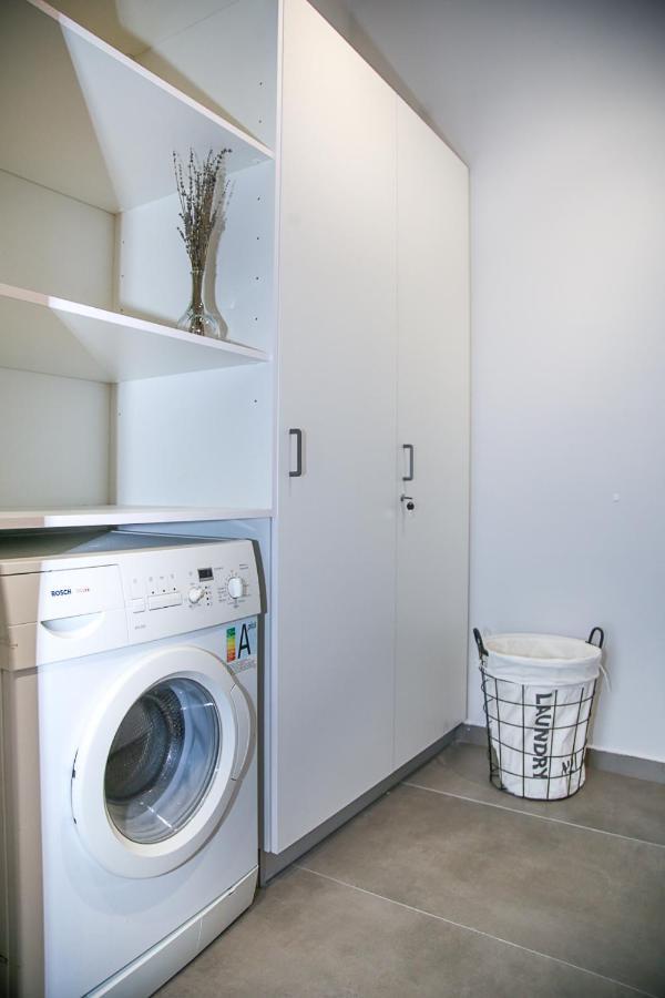 Caravin Wanderhome, 5 Min From Metro Nea Ionia Atenas Exterior foto